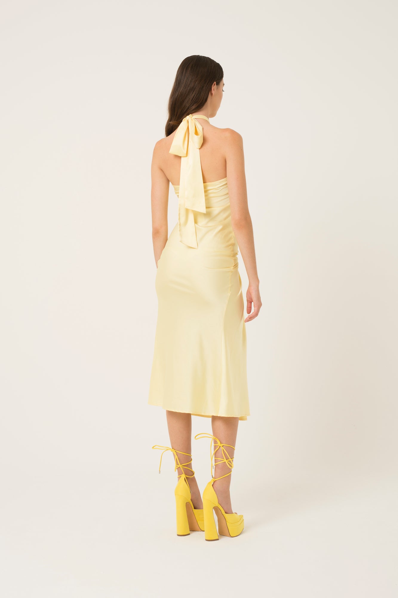 Serena Halter Neck Satin Dress - Hedson.mx